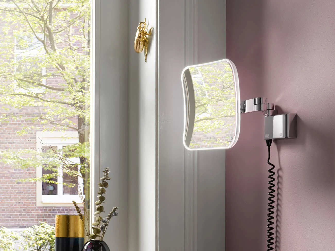 Emco Evo LED Rasier- und Kosmetikspiegel mit Spiralkabel und Stecker mit 5-fach Vergrößerung Bild 2