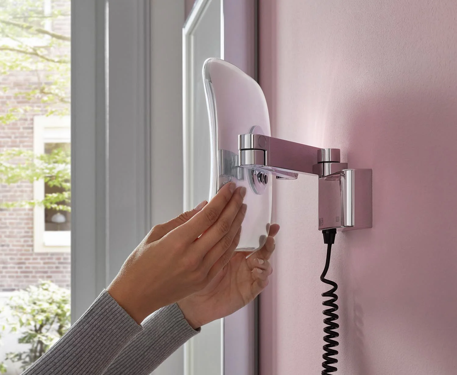 Emco Evo LED Rasier- und Kosmetikspiegel mit Spiralkabel und Stecker mit 5-fach Vergrößerung Bild 3