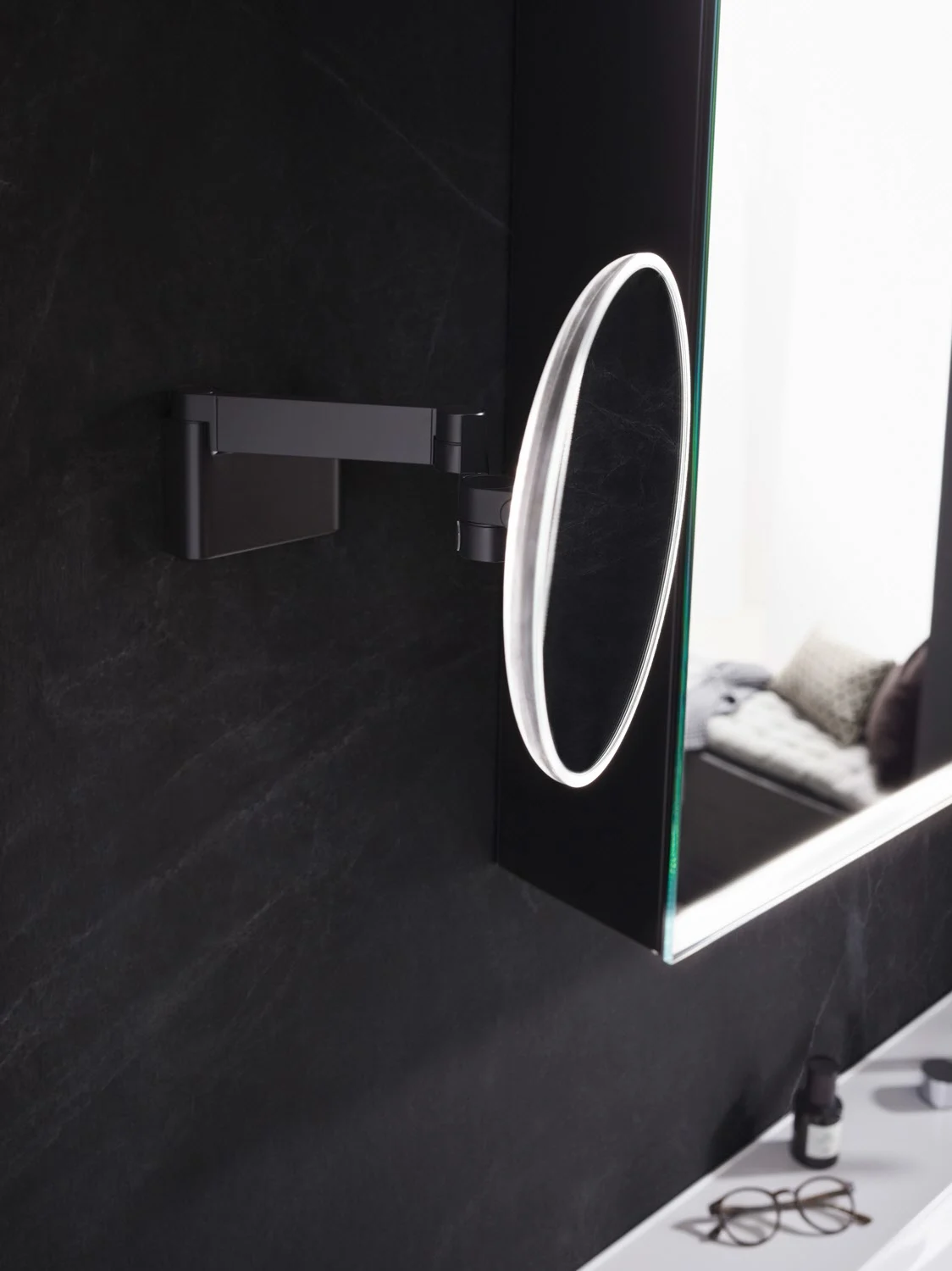 Emco Evo LED Rasier- und Kosmetikspiegel mit Spiralkabel und Stecker, rund Bild 4