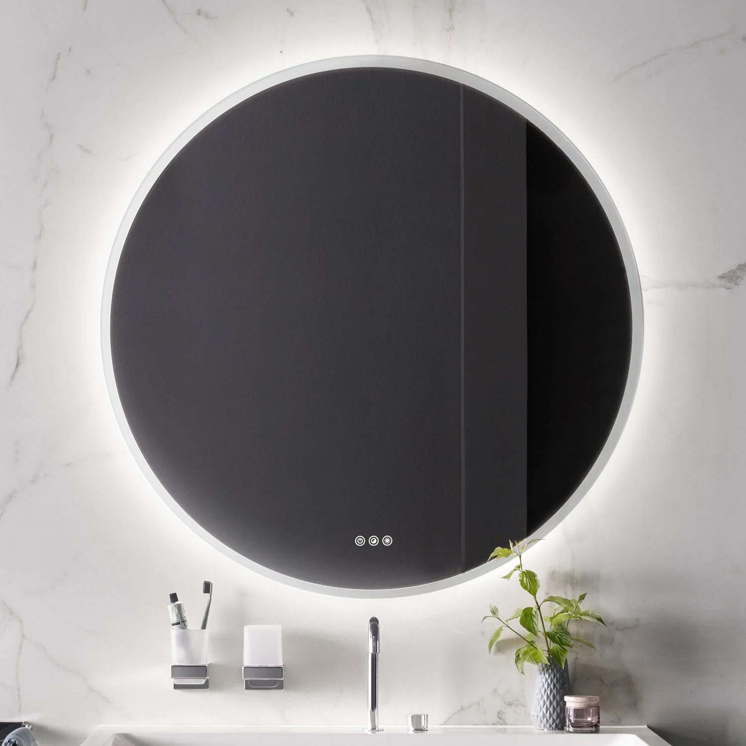 Okrągłe lustro z oświetleniem LED w łazience, Emco