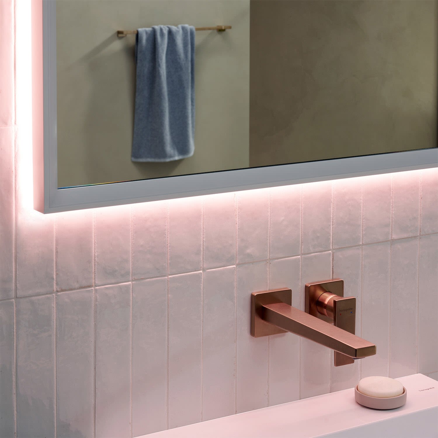 Hansgrohe Xarita Spiegel 54984700 mit kapazitiven Berührungssensor, 1400 x 700 x 50 mm, mattweiß 4