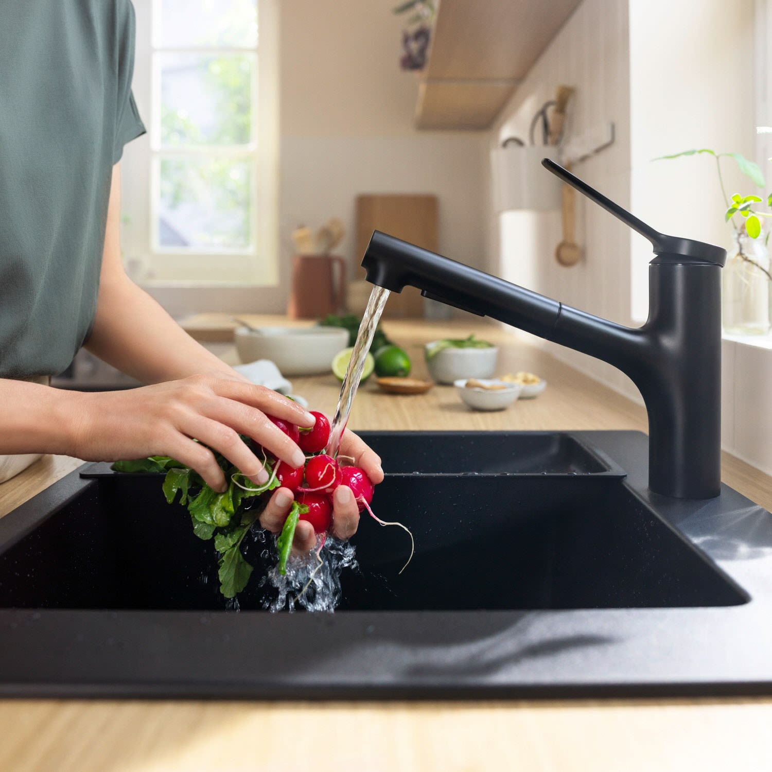 Hansgrohe Zesis M33 150 Küchenarmatur 74800670  Ausziehbrause, 2jet, schwarz matt 3