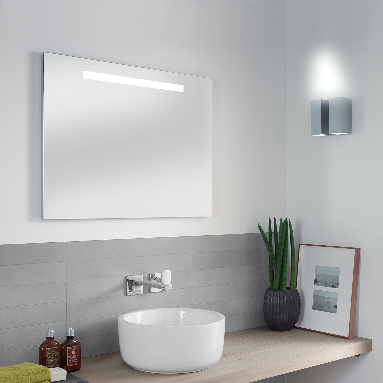 Villeroy und Boch Villeroy et Boch Plus à voir Miroir lumineux LED A430A500 80 x 60 x 3 cm, 10 W, pour commutation de pièce, IP44 2