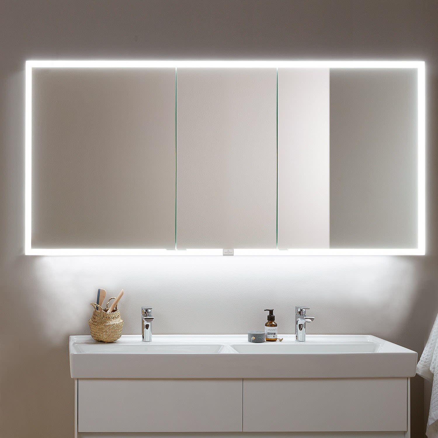 Villeroy & Boch My View Now Vorbau-Spiegelschrank 160 cm, 3 T&uuml;ren, mit Sensordimmer, Badm&ouml;bel, verspiegelt A4551600