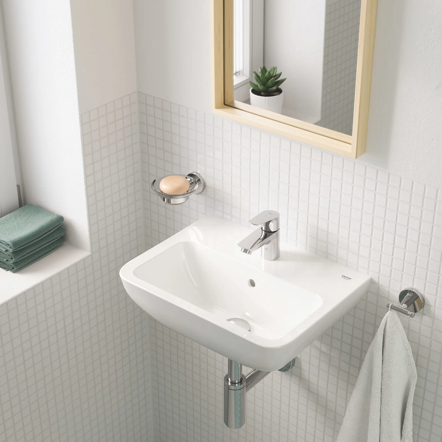 Umywalka z kranem w małej łazience, Grohe