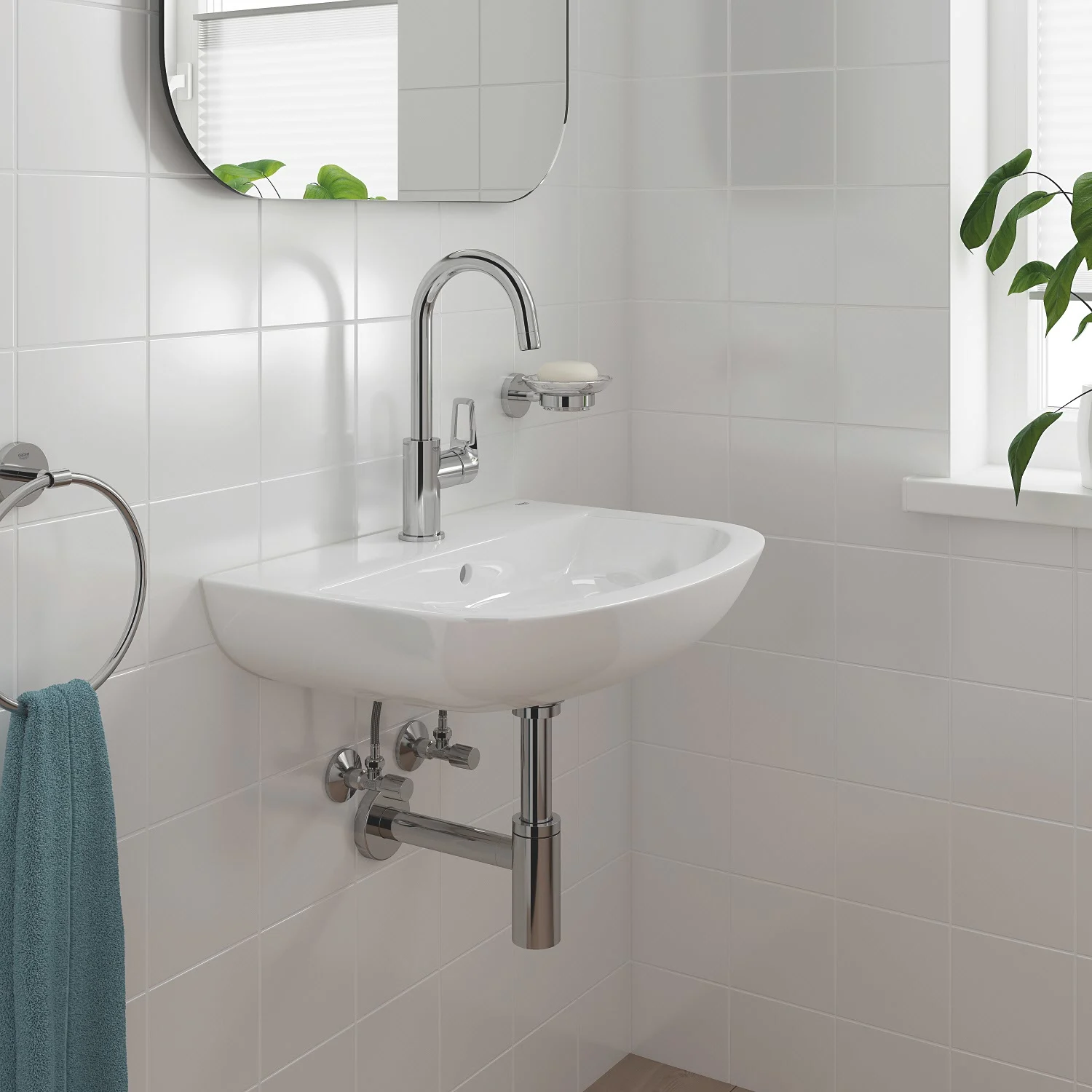 Umywalka z chromowaną baterią w białej łazience, Grohe