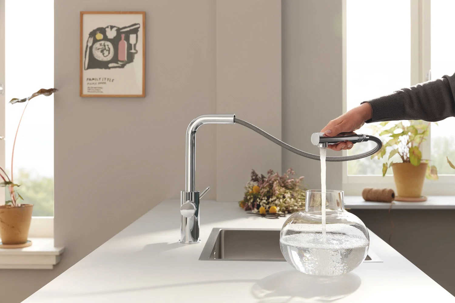 Kran z bieżącą wodą w nowoczesnej kuchni, Grohe