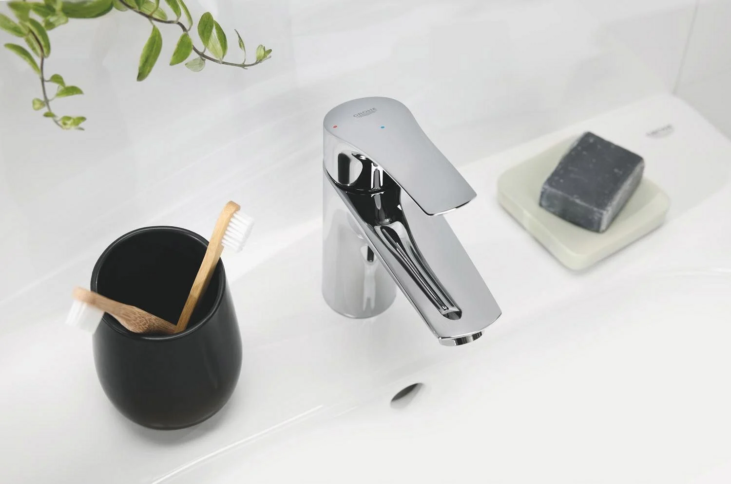 Zbliżenie baterii jednouchwytowej z akcesoriami, Grohe