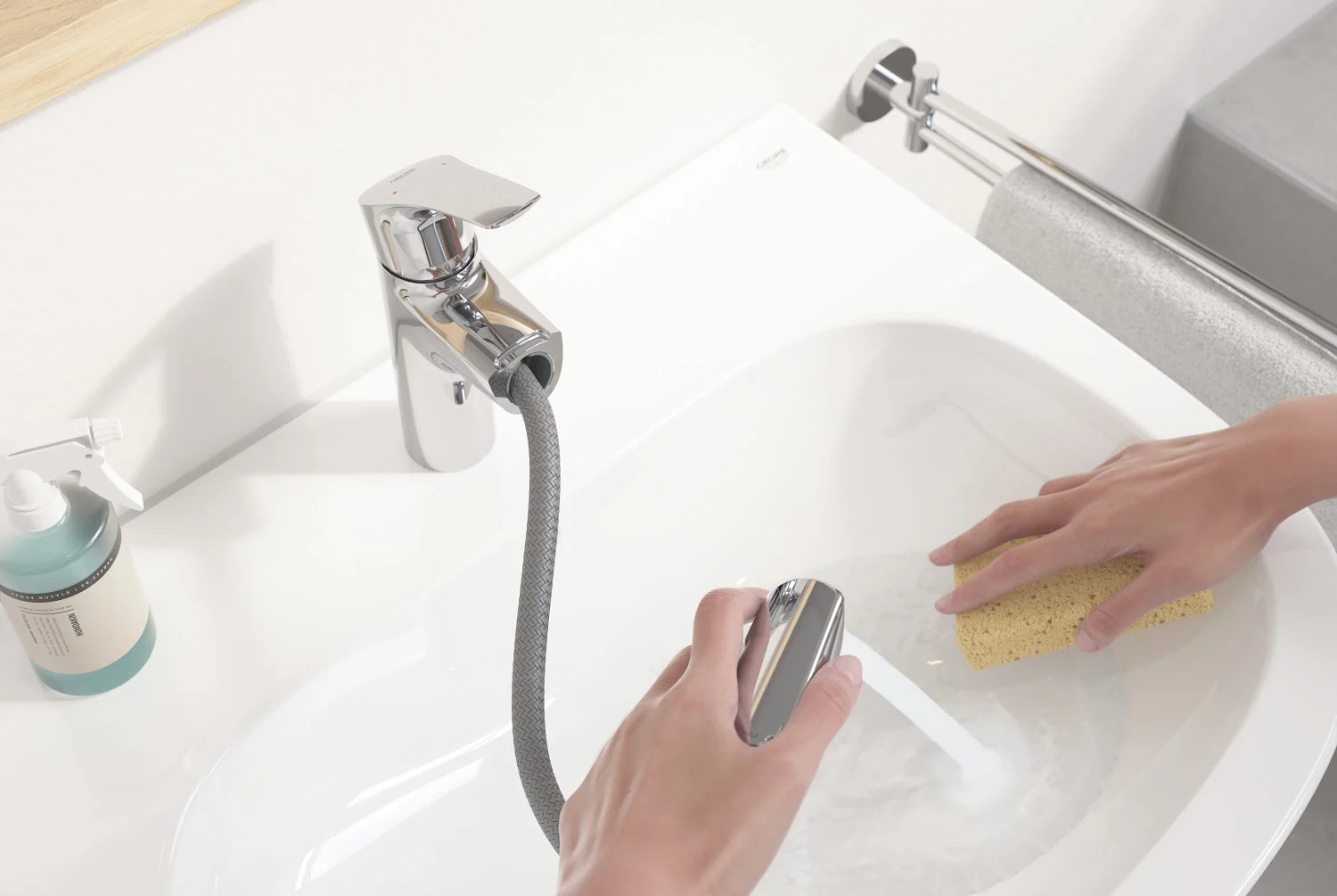 Zbliżenie na kran z prysznicem ręcznym, Grohe