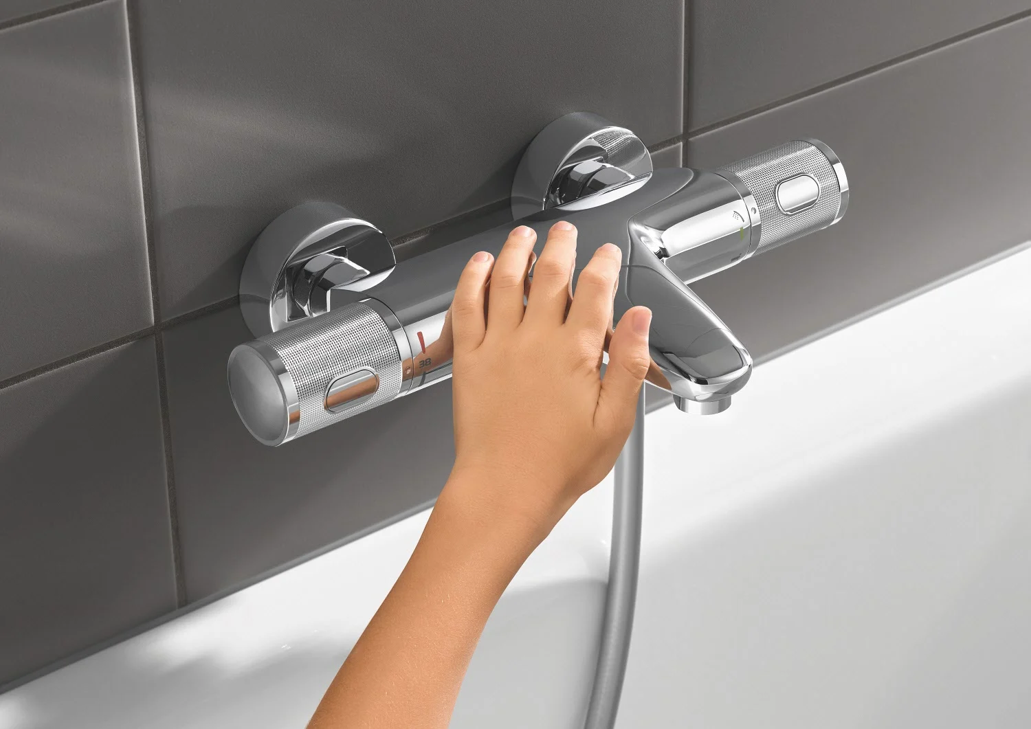 Zbliżenie termostatycznego mieszacza ściennego, Grohe