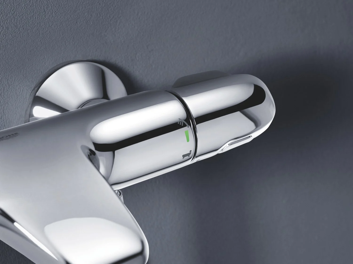 Chromowana armatura termostatyczna w zbliżeniu, Grohe