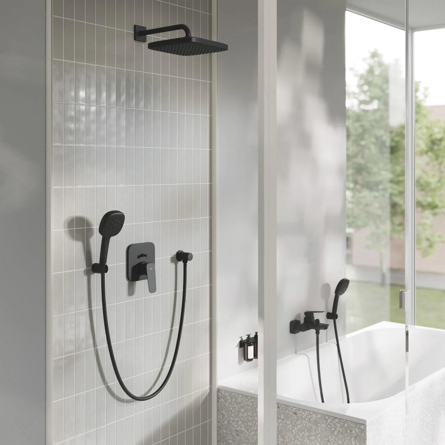 Prysznic z czarną słuchawką i armaturą, Grohe
