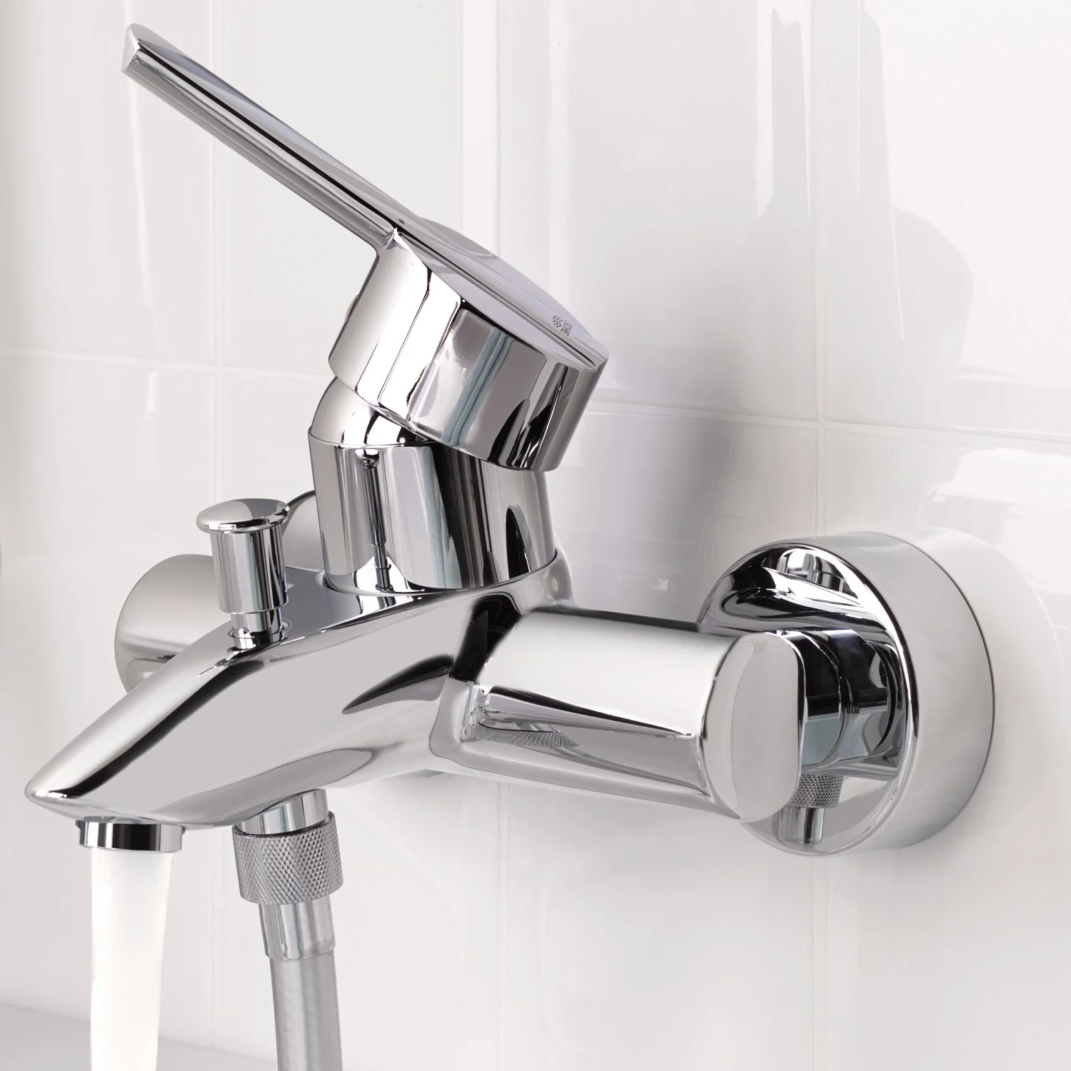 Bateria wannowa jednouchwytowa zainstalowana w łazience, Grohe