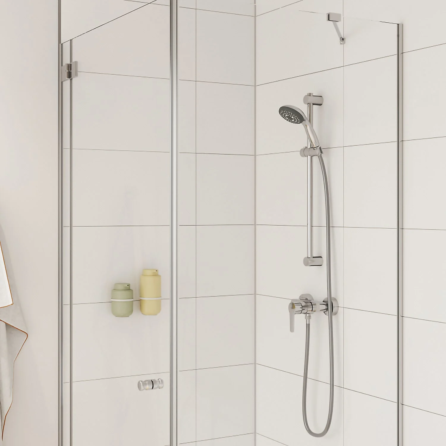 Prysznic z drzwiami szklanymi i armaturą z bliska, Grohe
