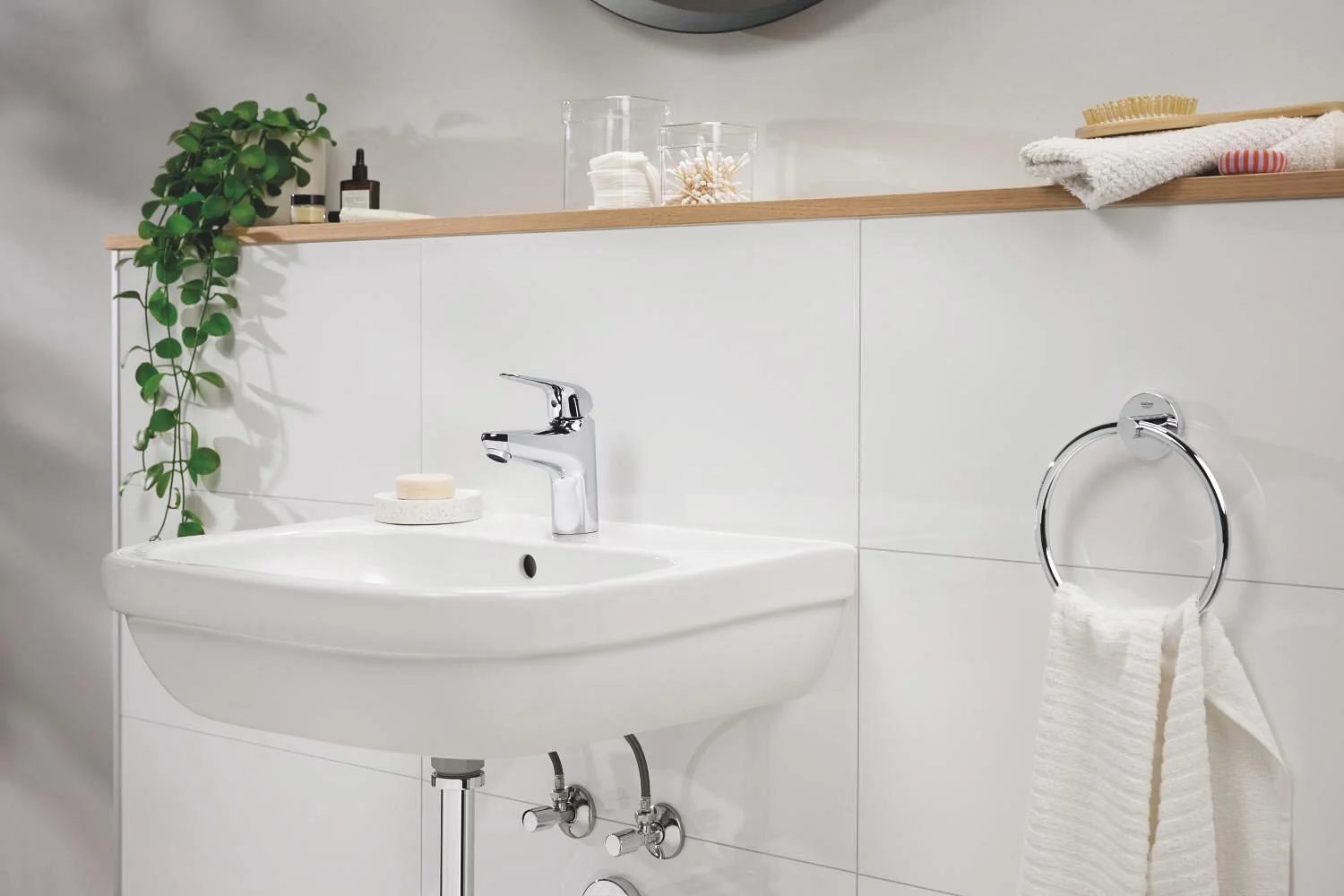 Umywalka z baterią w łazience, Grohe