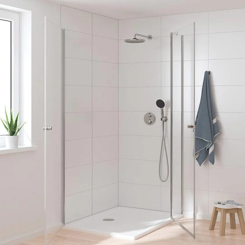 Prysznic narożny ze szklanymi ścianami w nowoczesnej łazience, Grohe