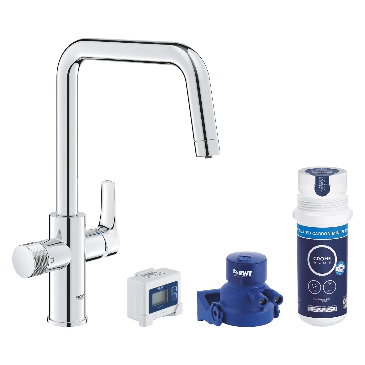 Chromowany kran z akcesoriami w widoku z boku, Grohe