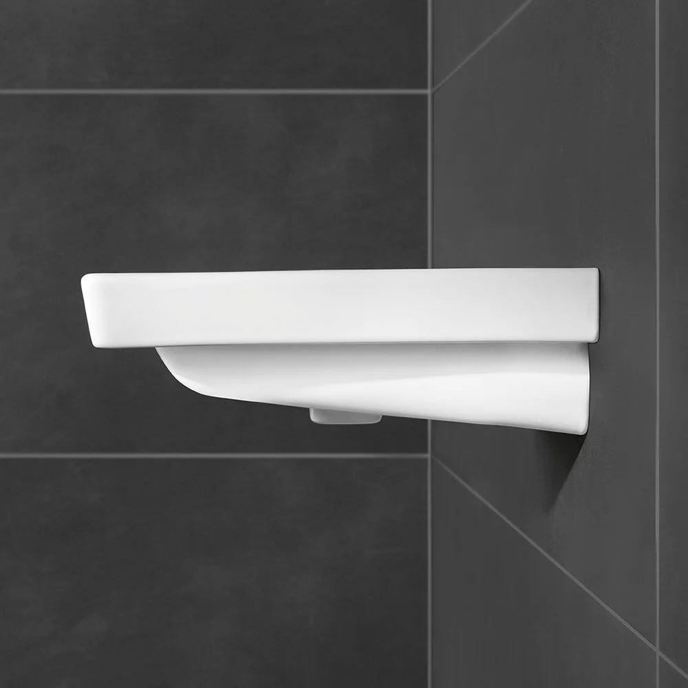 Widok z boku białej umywalki ściennej, Villeroy & Boch