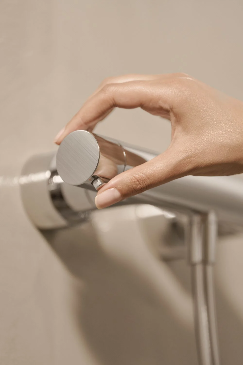 Hansa HANSAAURELIA Thermostat-Brausebatterie mit Brausestange rund 77 cm und Handbrause 3-strahlig Bild 3