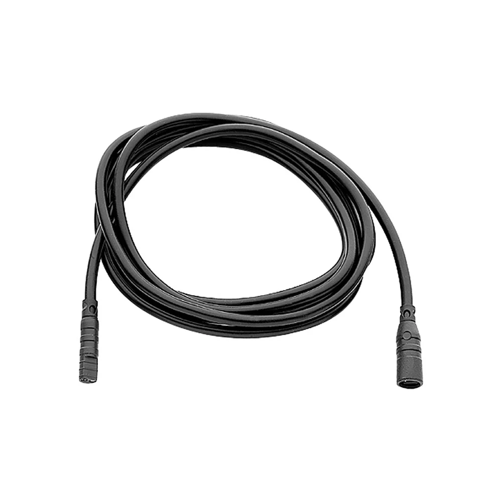 Czarny kabel przedłużający na białym tle, Hansa