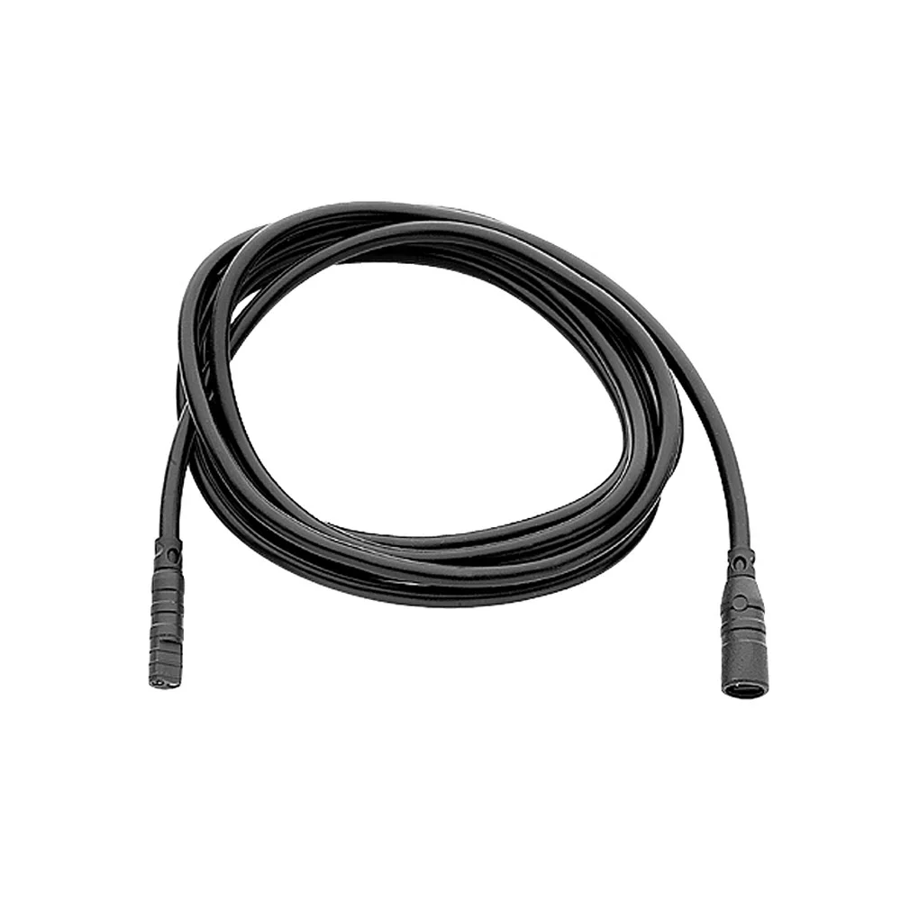 Czarny kabel przedłużający na białym tle, Hansa