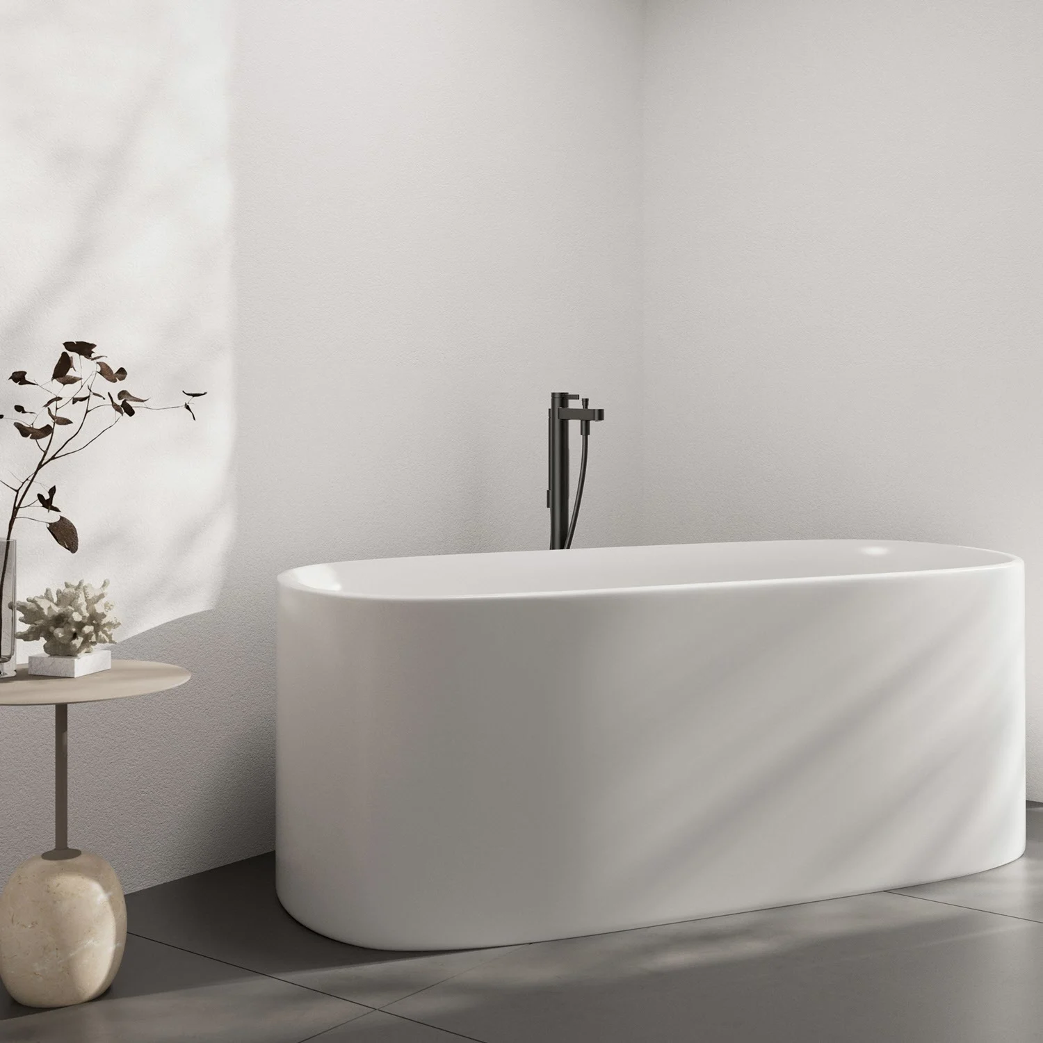 Wolnostojąca wanna z czarną baterią w pokoju, hansgrohe