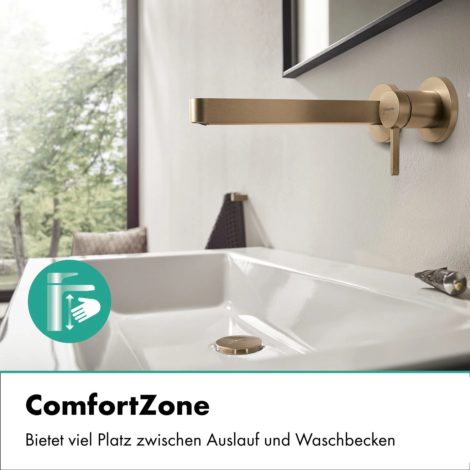Złoty kran na białej umywalce, hansgrohe