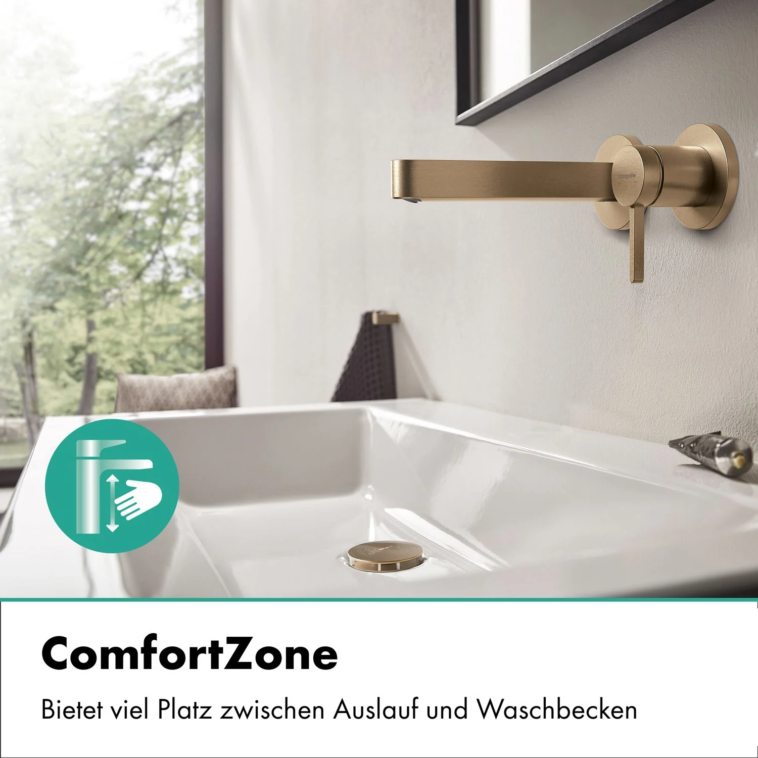 Złoty kran na białej umywalce, hansgrohe