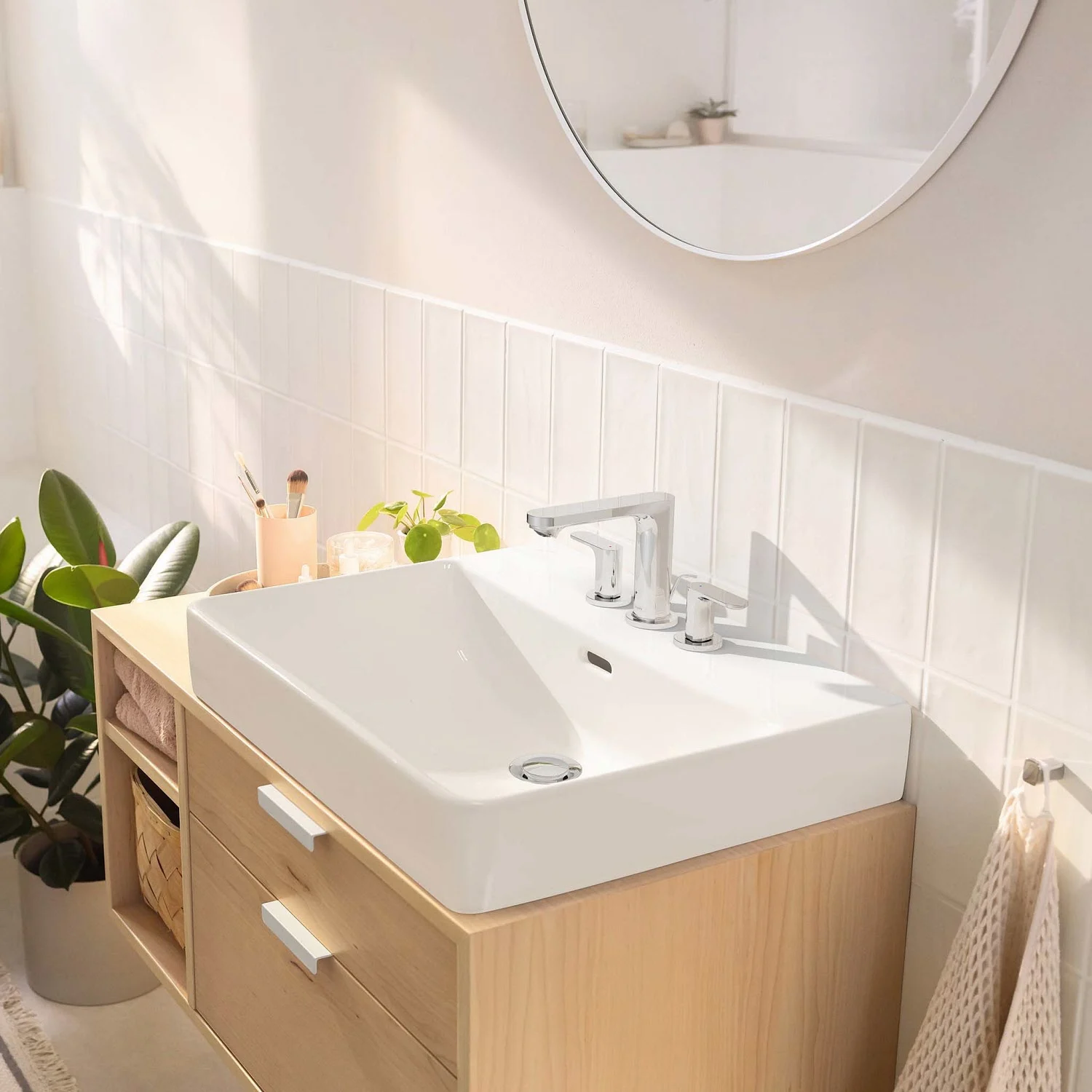 Umywalka z baterią trójotworową w łazience, hansgrohe