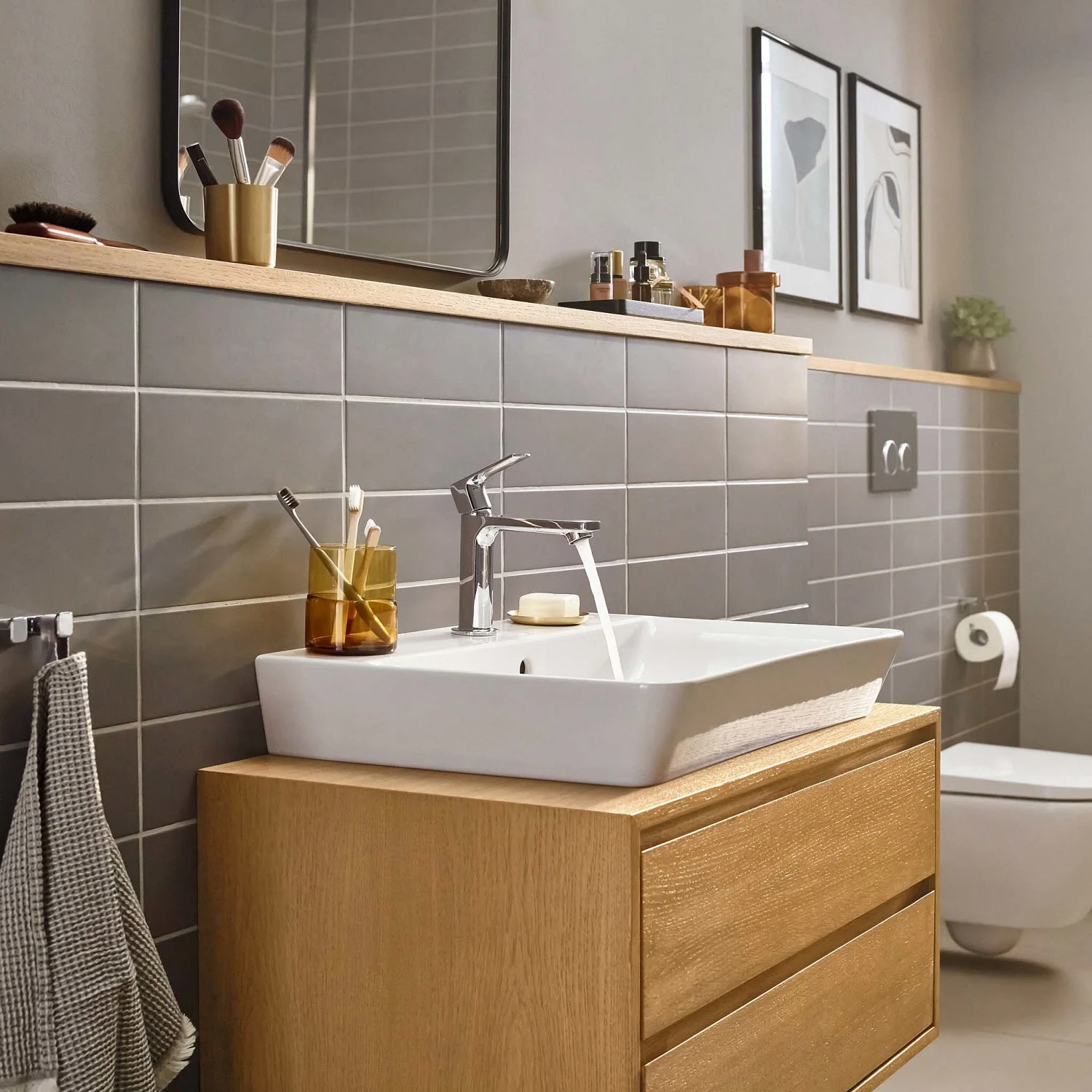 Łazienka z umywalką i bieżącą wodą, hansgrohe