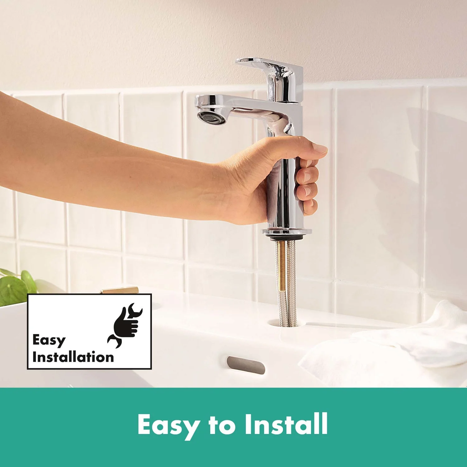 Ręka montuje baterię w łazience, hansgrohe