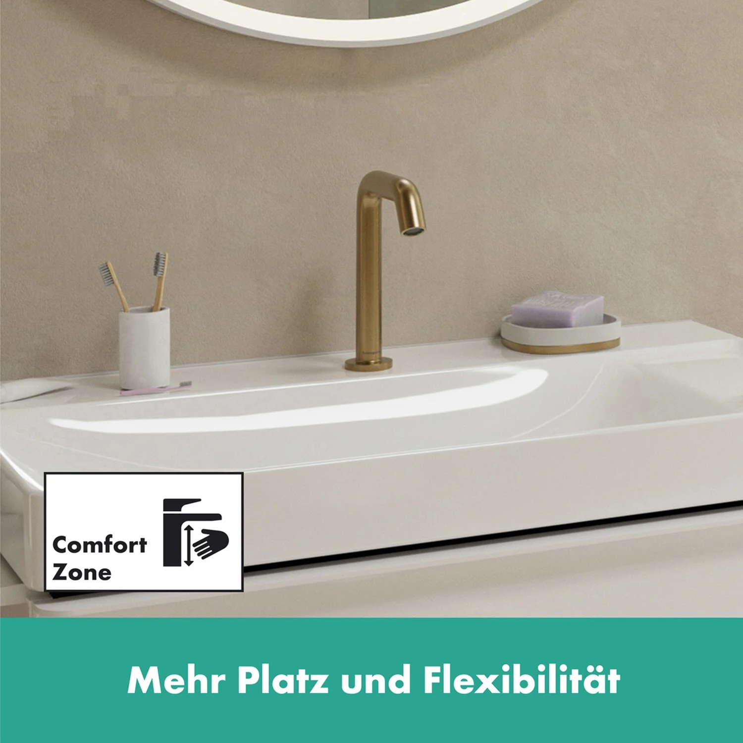 Złoty kran na białej umywalce, hansgrohe