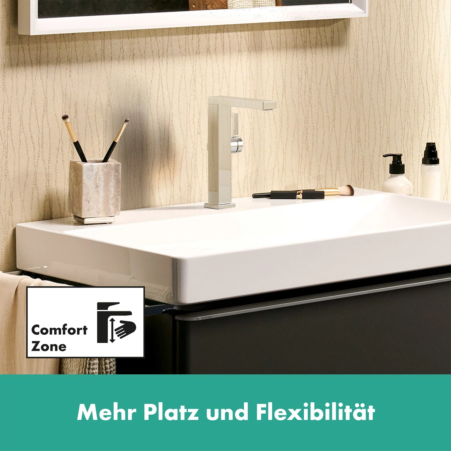 Zbliżenie nowoczesnej baterii umywalkowej na zlewie, hansgrohe