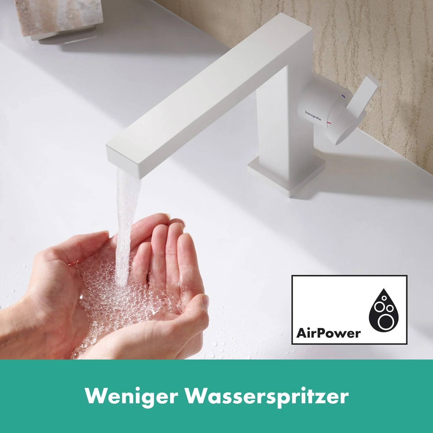 Biały kran z bieżącą wodą z bliska, hansgrohe
