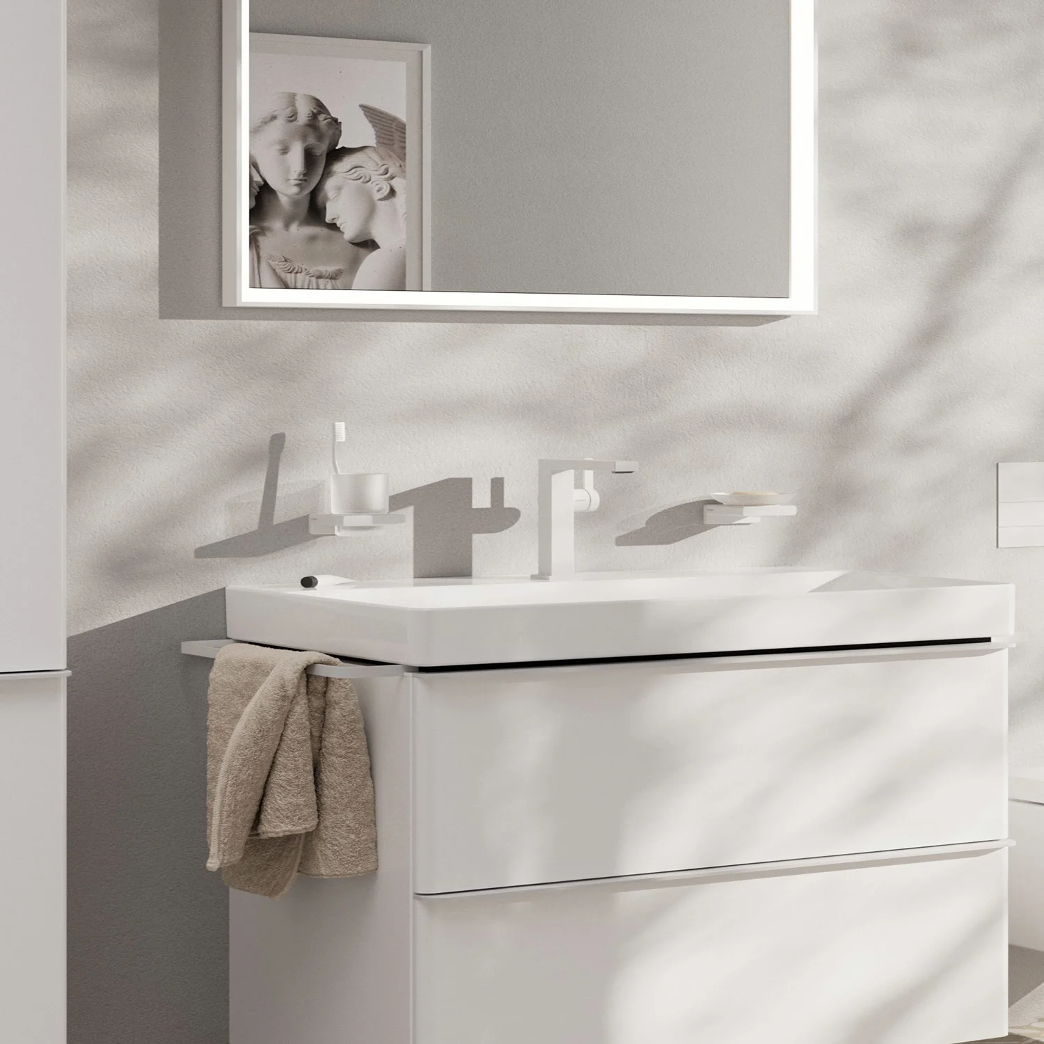 Biały kran umywalkowy w nowoczesnej łazience, hansgrohe