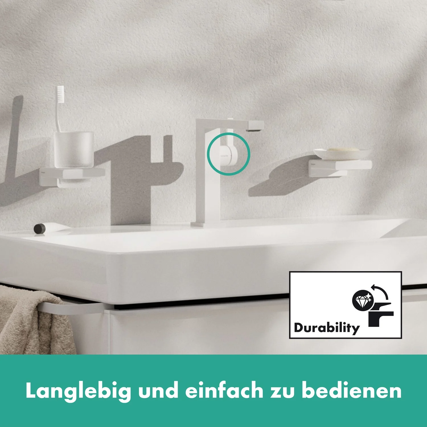 Biała bateria umywalkowa w łazience, hansgrohe