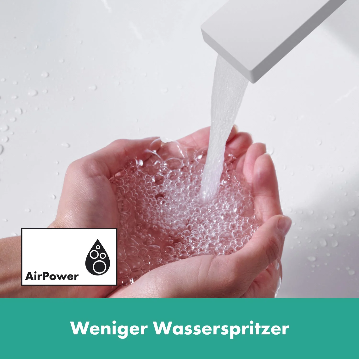 Woda płynie z białego kranu do rąk, hansgrohe