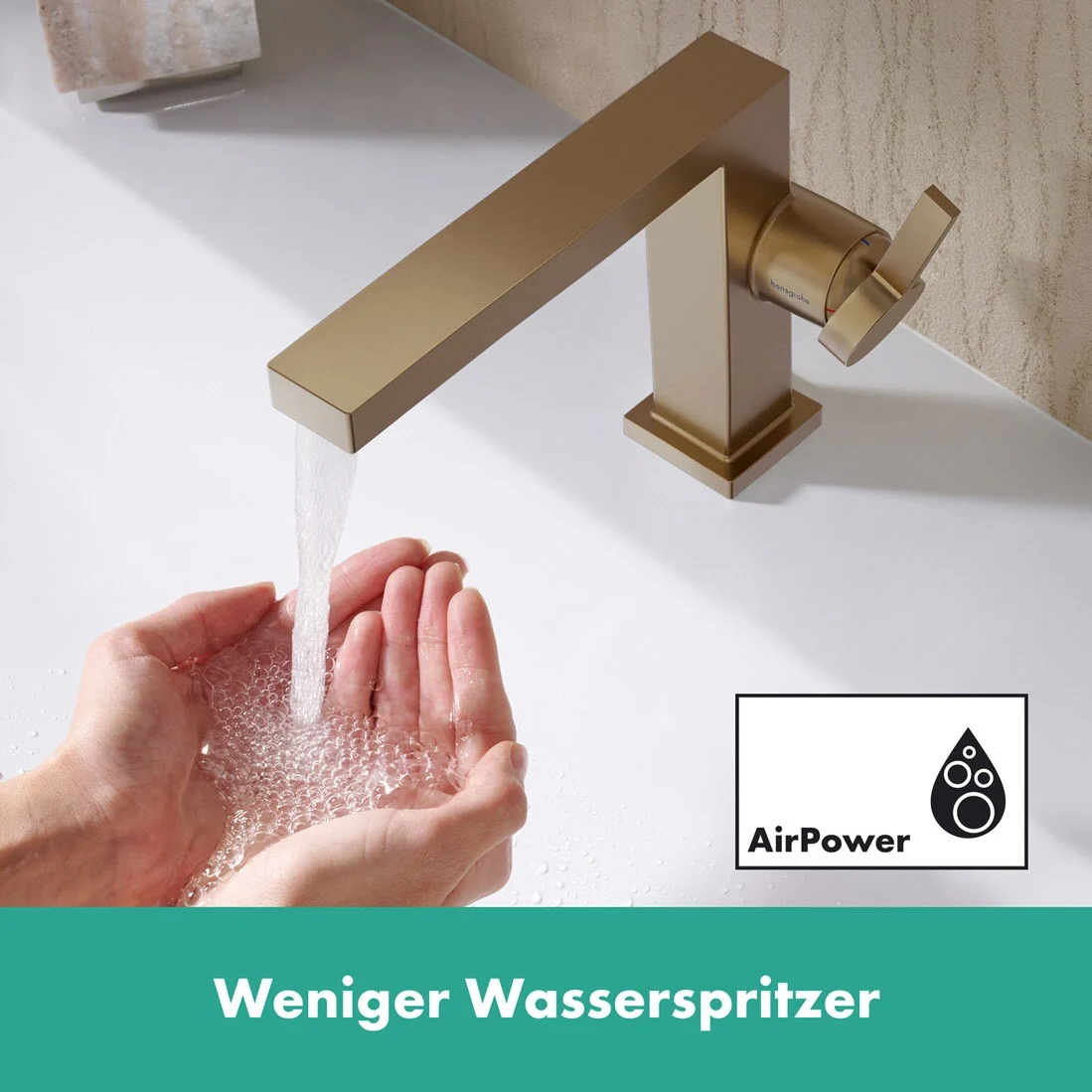 Złota bateria z rękami pod strumieniem wody, hansgrohe