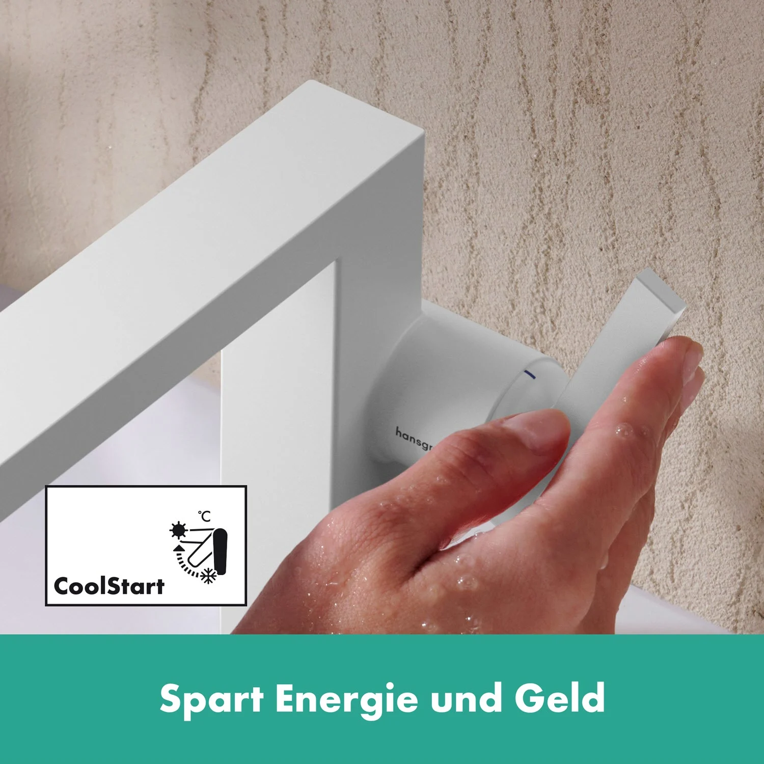 Zbliżenie białej baterii umywalkowej z ręką, hansgrohe