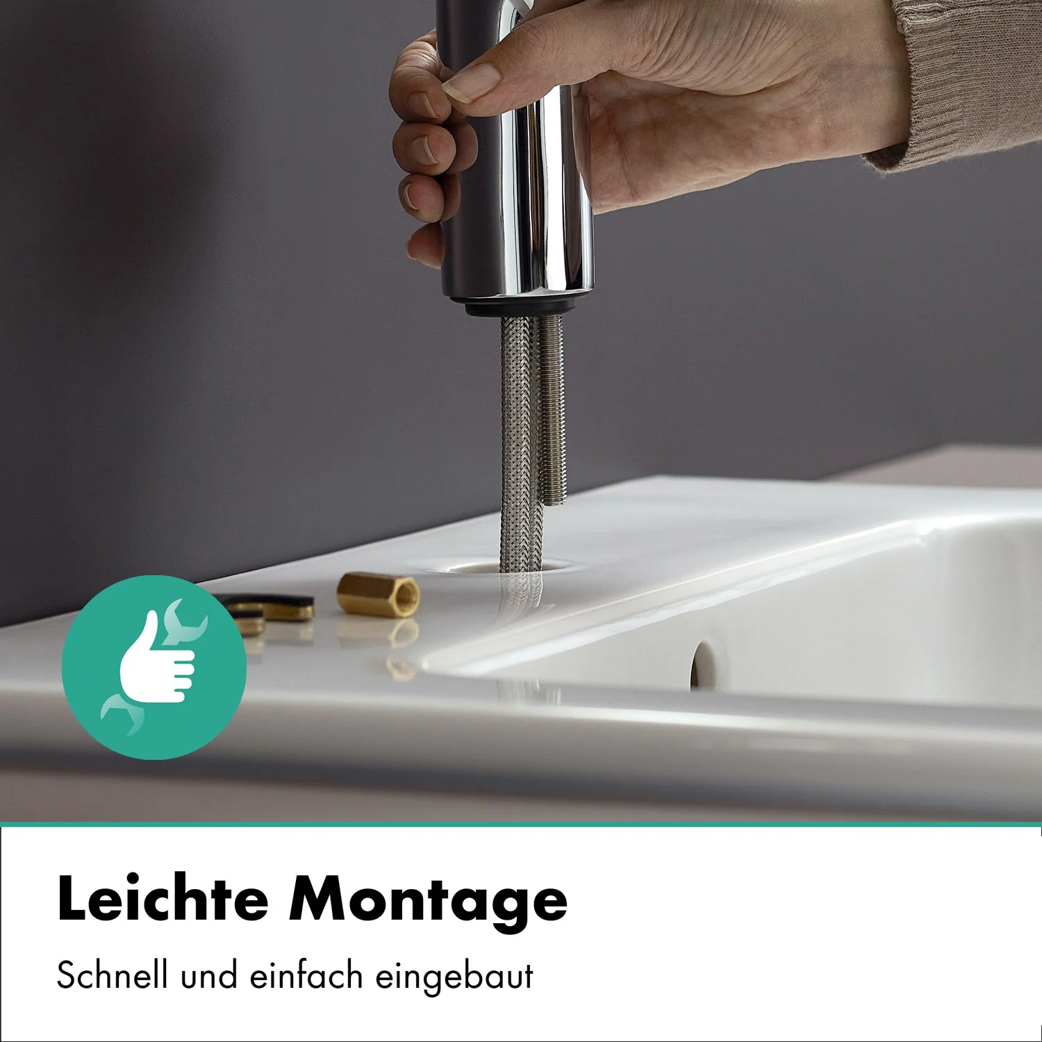 Chromowana bateria podczas montażu zbliżenie, hansgrohe