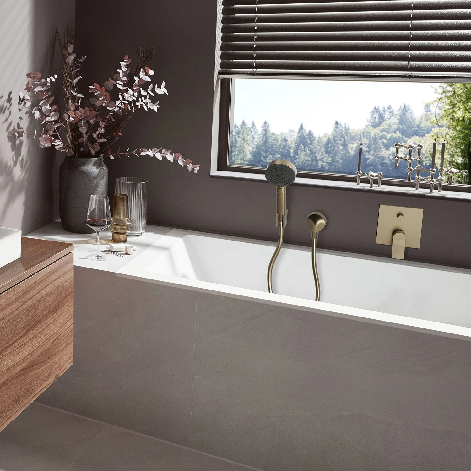 Łazienka z wanną i armaturą, hansgrohe
