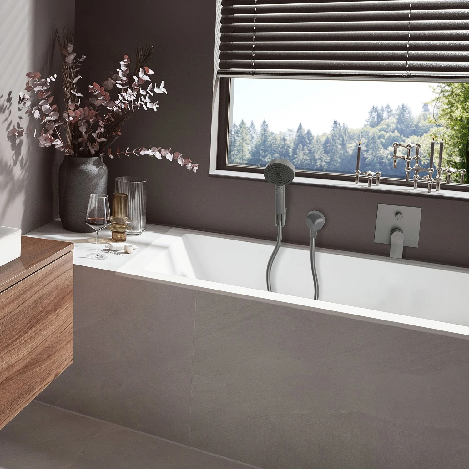 Łazienka z wanną i armaturą, hansgrohe