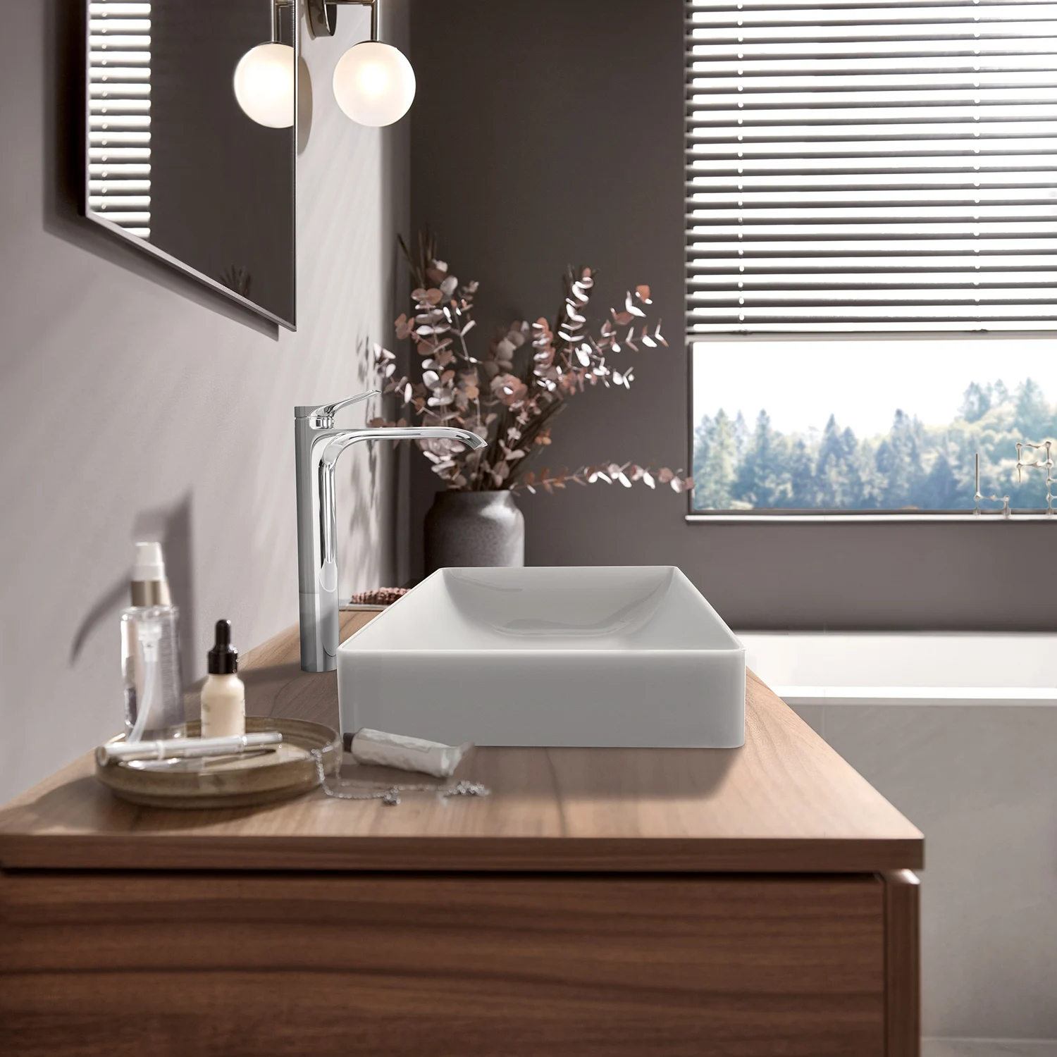 Bateria umywalkowa w łazience z akcesoriami, hansgrohe