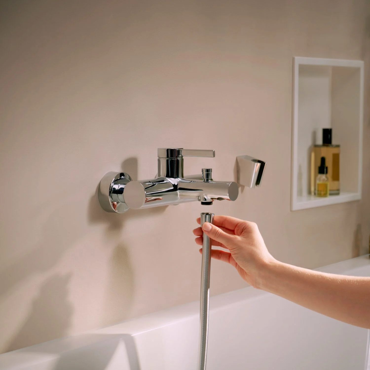 Hansgrohe Zesis S – jednouchwytkowa bateria wannowa do montażu natynkowego Zdjęcie 5