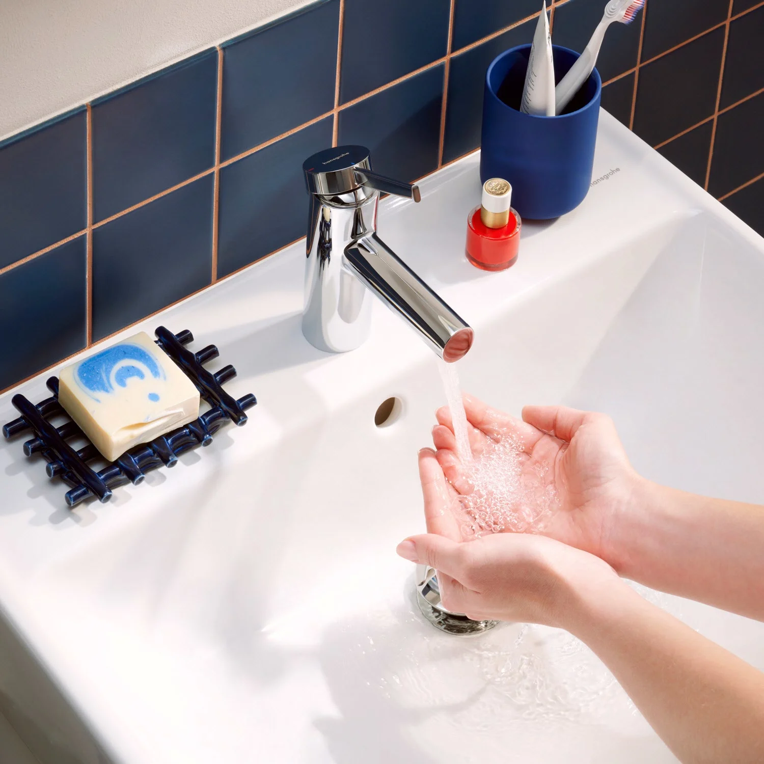 Hansgrohe Zesis S – jednouchwytkowa bateria umywalkowa 70 CoolStart z metalowym zestawem odpływowym z drążkiem Zdjęcie 3