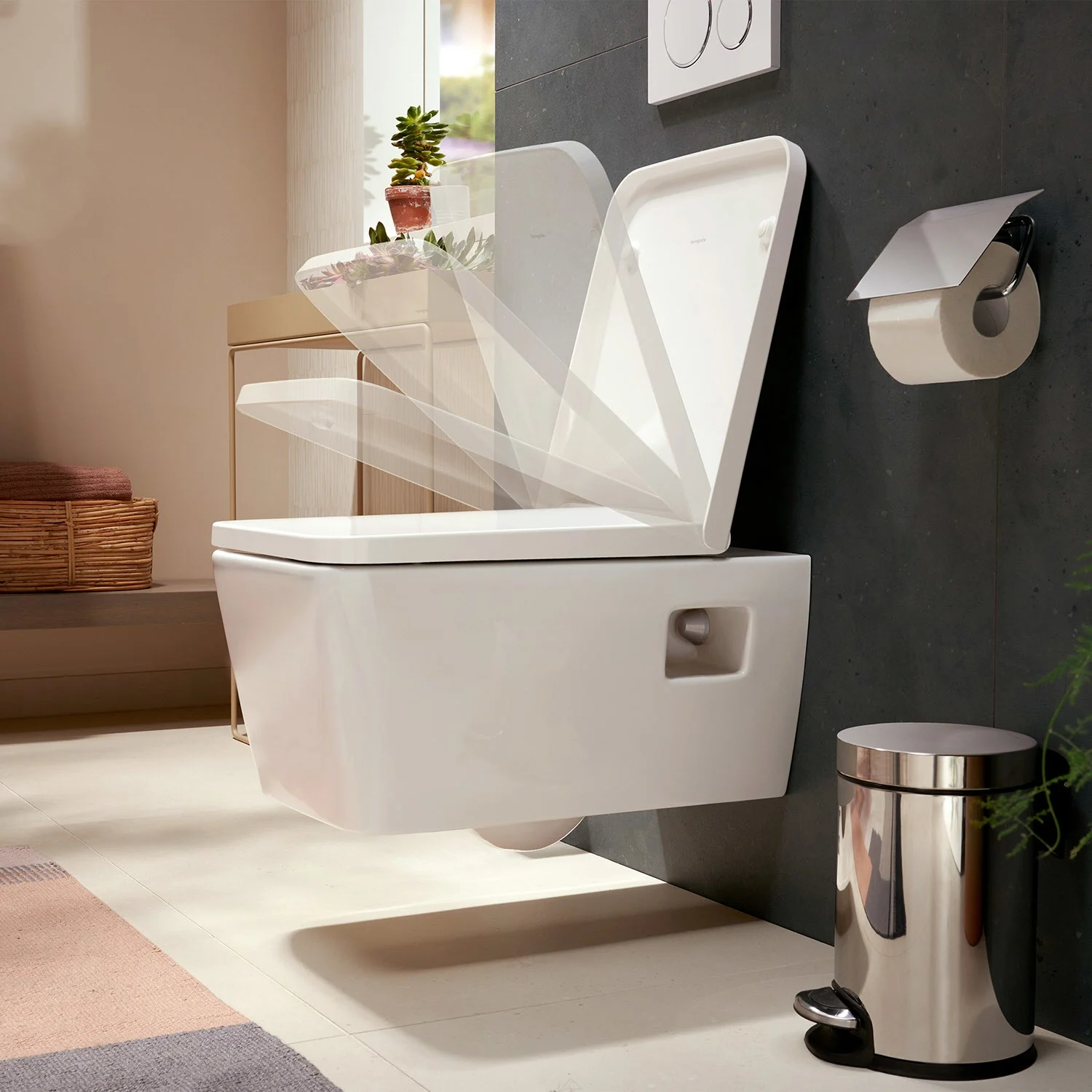 Toaleta wisząca z ruchomą pokrywą w łazience, hansgrohe