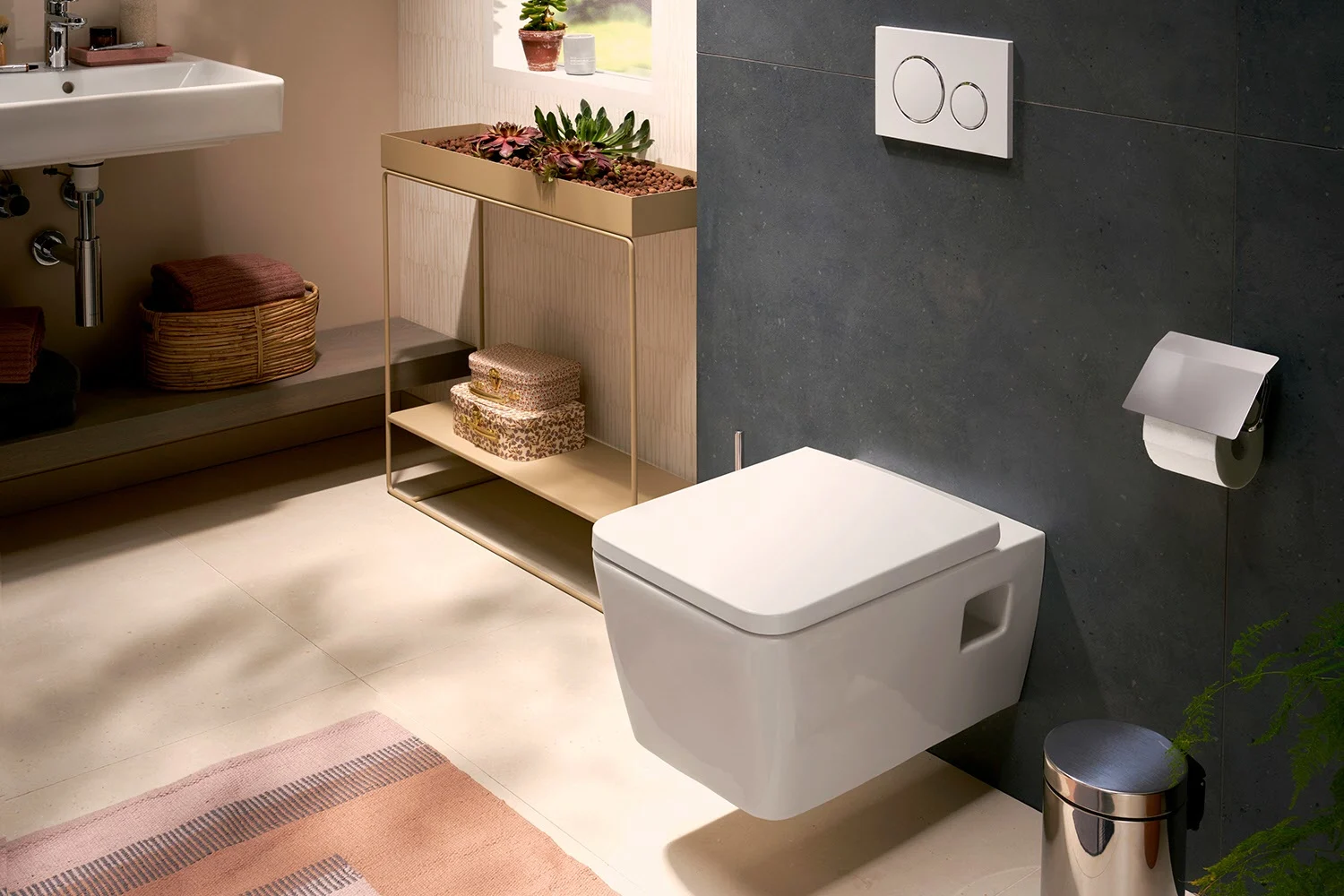 Toaleta ścienna w nowoczesnej łazience, hansgrohe