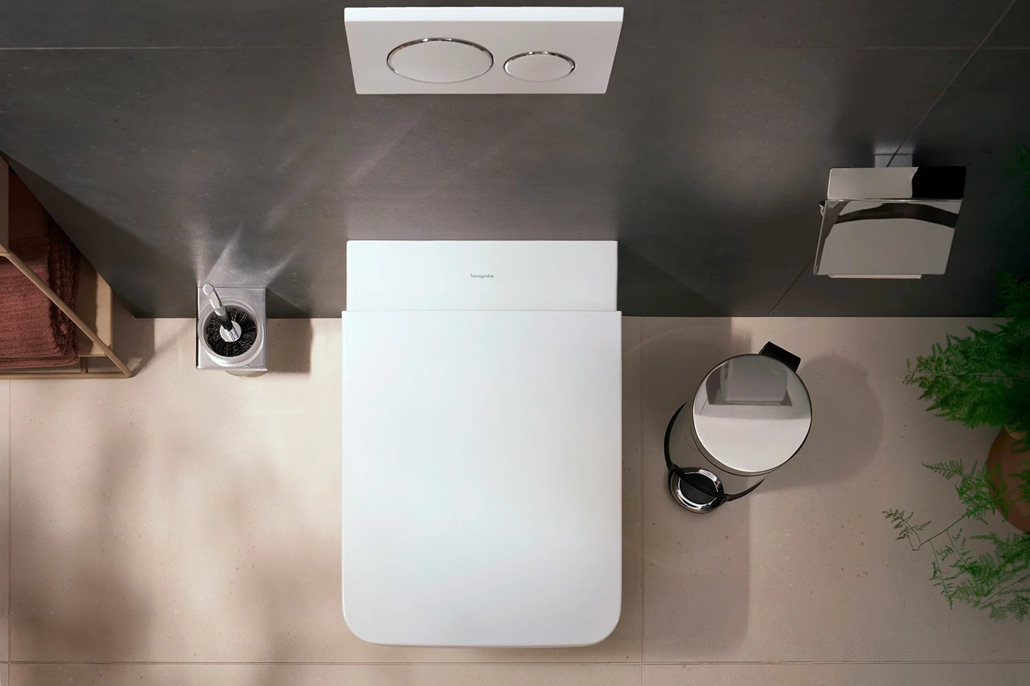 Toaleta ścienna z przyciskiem spłukującym i akcesoriami z góry, hansgrohe