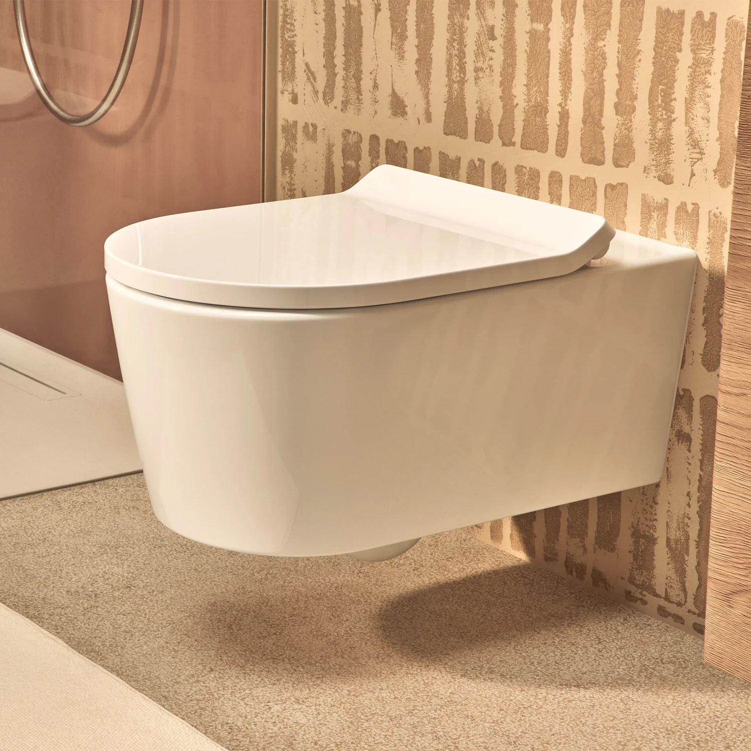 Zbliżenie na toaletę wiszącą w łazience, hansgrohe