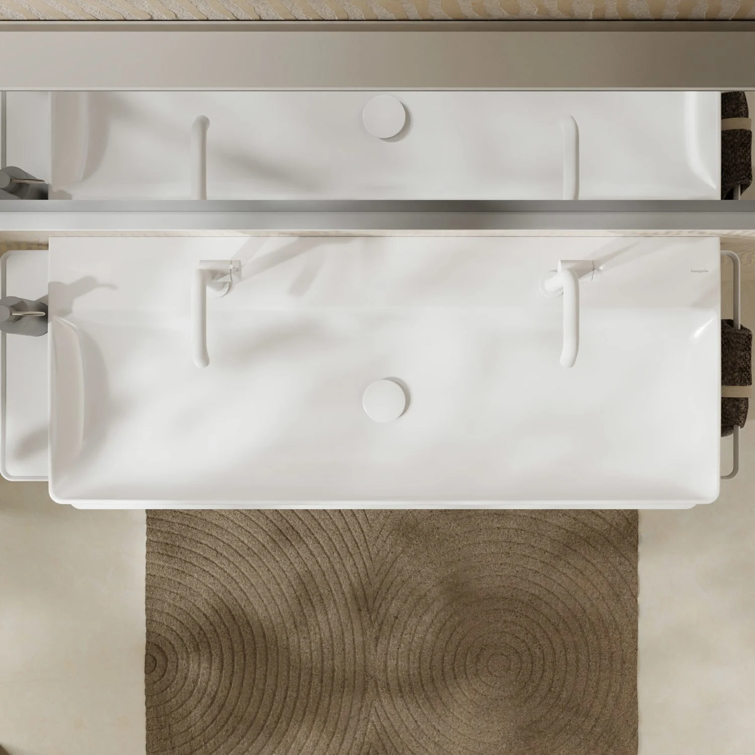 Widok z góry na dużą umywalkę w łazience, hansgrohe